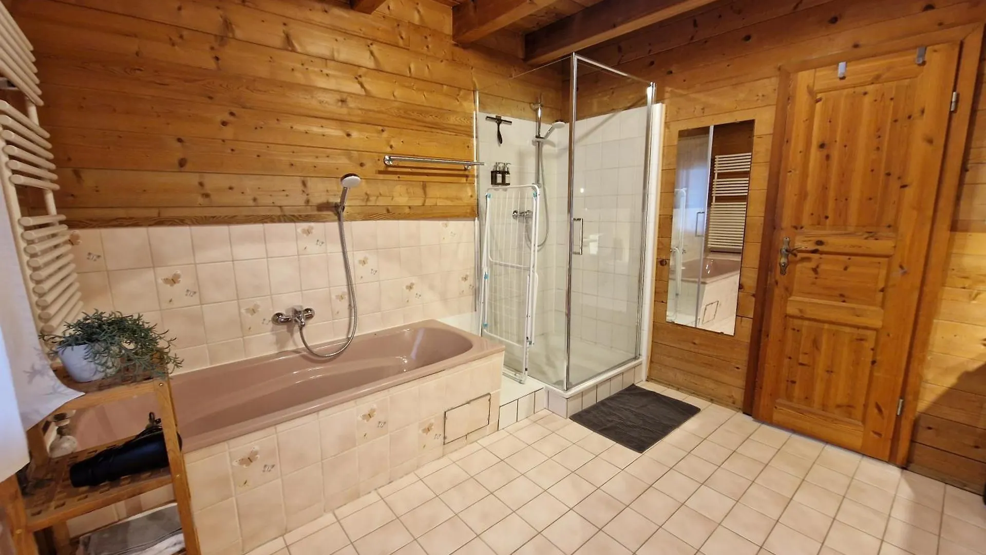 Helle Und Idyllische 2 Zimmer Wohnung Am Rande Von برلين 0*,
